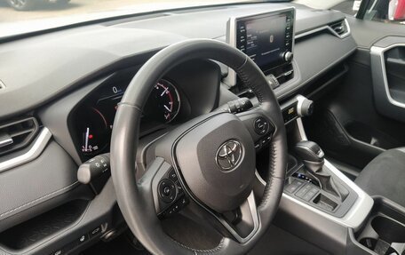 Toyota RAV4, 2021 год, 3 720 000 рублей, 9 фотография