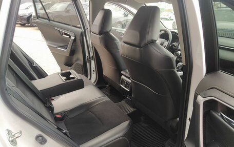 Toyota RAV4, 2021 год, 3 720 000 рублей, 15 фотография