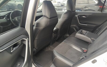 Toyota RAV4, 2021 год, 3 720 000 рублей, 13 фотография