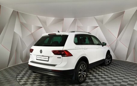 Volkswagen Tiguan II, 2019 год, 2 425 000 рублей, 2 фотография