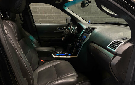 Ford Explorer VI, 2015 год, 2 600 000 рублей, 10 фотография