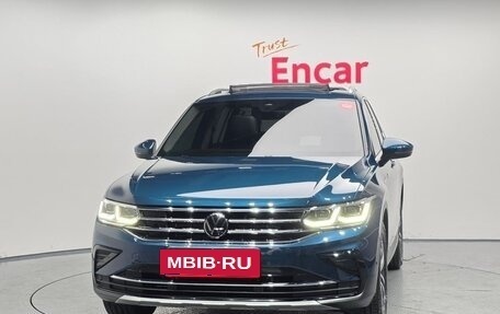 Volkswagen Tiguan II, 2022 год, 3 000 000 рублей, 3 фотография