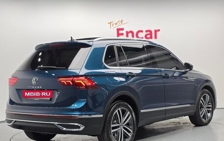 Volkswagen Tiguan II, 2022 год, 3 000 000 рублей, 2 фотография