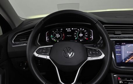 Volkswagen Tiguan II, 2022 год, 3 000 000 рублей, 12 фотография