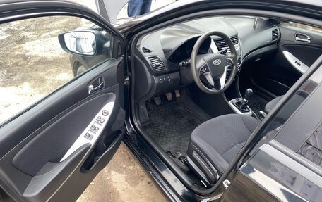 Hyundai Solaris II рестайлинг, 2013 год, 580 000 рублей, 5 фотография