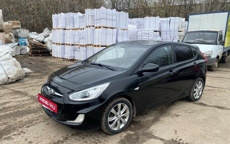 Hyundai Solaris II рестайлинг, 2013 год, 580 000 рублей, 2 фотография