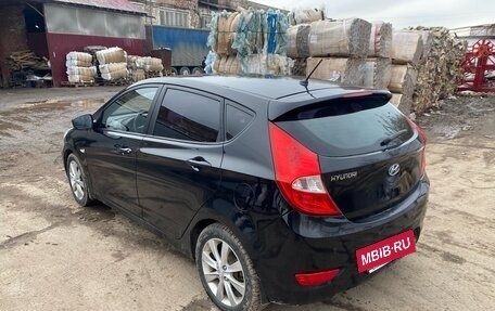 Hyundai Solaris II рестайлинг, 2013 год, 580 000 рублей, 3 фотография