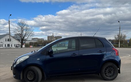 Toyota Yaris III рестайлинг, 2008 год, 650 000 рублей, 2 фотография