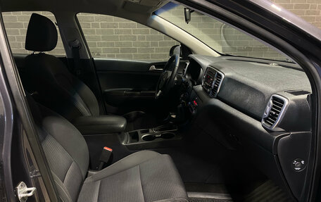 KIA Sportage IV рестайлинг, 2018 год, 2 115 000 рублей, 10 фотография