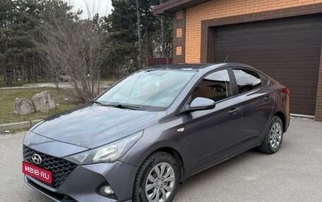 Hyundai Solaris II рестайлинг, 2021 год, 1 299 000 рублей, 1 фотография