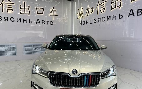 Skoda Superb III рестайлинг, 2022 год, 2 180 000 рублей, 2 фотография