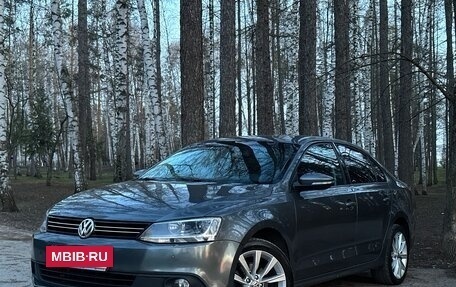 Volkswagen Jetta VI, 2011 год, 859 000 рублей, 2 фотография