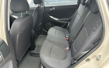 Hyundai Solaris II рестайлинг, 2015 год, 1 200 000 рублей, 24 фотография