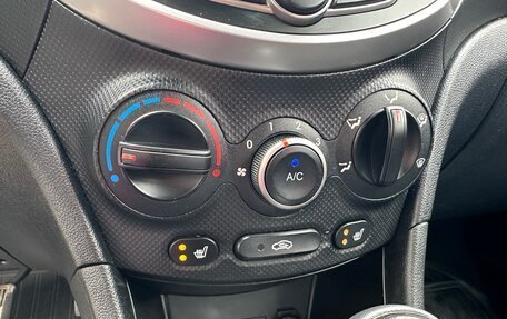 Hyundai Solaris II рестайлинг, 2015 год, 1 200 000 рублей, 34 фотография