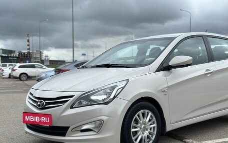 Hyundai Solaris II рестайлинг, 2015 год, 1 200 000 рублей, 39 фотография