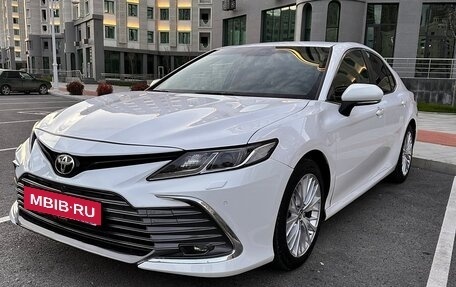 Toyota Camry, 2020 год, 2 400 000 рублей, 3 фотография