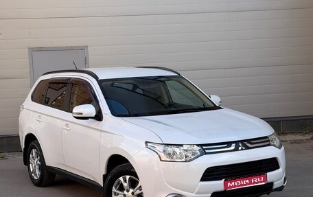 Mitsubishi Outlander III рестайлинг 3, 2013 год, 1 490 000 рублей, 1 фотография