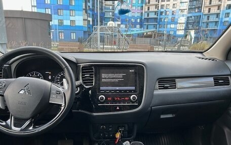 Mitsubishi Outlander III рестайлинг 3, 2021 год, 2 750 000 рублей, 1 фотография