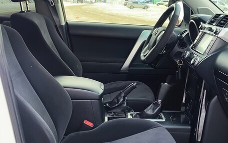 Toyota Land Cruiser Prado 150 рестайлинг 2, 2015 год, 3 400 000 рублей, 18 фотография