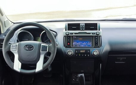 Toyota Land Cruiser Prado 150 рестайлинг 2, 2015 год, 3 400 000 рублей, 19 фотография