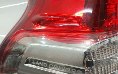 Toyota Land Cruiser Prado 150 рестайлинг 2, 2015 год, 3 400 000 рублей, 25 фотография