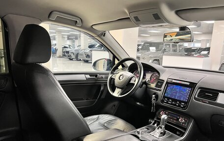 Volkswagen Touareg III, 2011 год, 1 999 999 рублей, 13 фотография