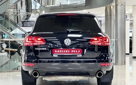 Volkswagen Touareg III, 2011 год, 1 999 999 рублей, 5 фотография