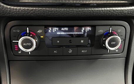 Volkswagen Touareg III, 2011 год, 1 999 999 рублей, 16 фотография