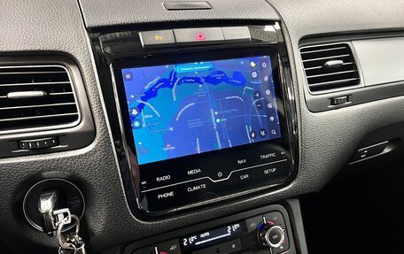 Volkswagen Touareg III, 2011 год, 1 999 999 рублей, 19 фотография