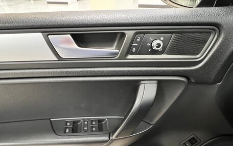 Volkswagen Touareg III, 2011 год, 1 999 999 рублей, 28 фотография