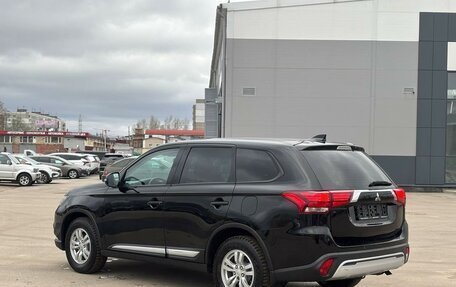 Mitsubishi Outlander III рестайлинг 3, 2018 год, 2 119 000 рублей, 7 фотография