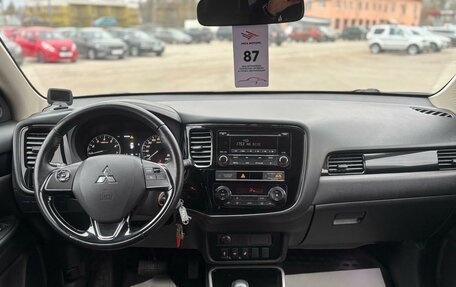 Mitsubishi Outlander III рестайлинг 3, 2018 год, 2 119 000 рублей, 10 фотография