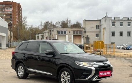 Mitsubishi Outlander III рестайлинг 3, 2018 год, 2 119 000 рублей, 3 фотография