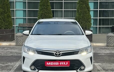 Toyota Camry, 2015 год, 1 795 000 рублей, 2 фотография
