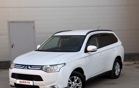 Mitsubishi Outlander III рестайлинг 3, 2013 год, 1 490 000 рублей, 2 фотография