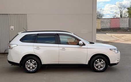 Mitsubishi Outlander III рестайлинг 3, 2013 год, 1 490 000 рублей, 4 фотография