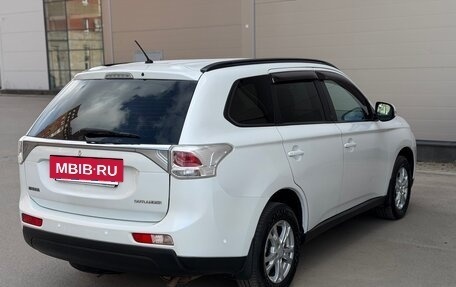 Mitsubishi Outlander III рестайлинг 3, 2013 год, 1 490 000 рублей, 9 фотография