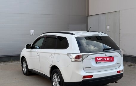 Mitsubishi Outlander III рестайлинг 3, 2013 год, 1 490 000 рублей, 8 фотография