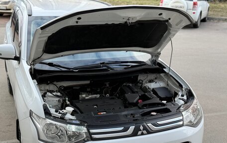 Mitsubishi Outlander III рестайлинг 3, 2013 год, 1 490 000 рублей, 27 фотография