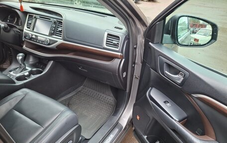 Toyota Highlander III, 2014 год, 3 160 000 рублей, 4 фотография