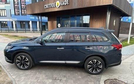 Mitsubishi Outlander III рестайлинг 3, 2021 год, 2 750 000 рублей, 4 фотография