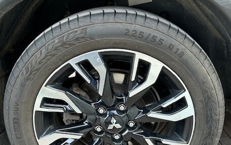 Mitsubishi Outlander III рестайлинг 3, 2021 год, 2 750 000 рублей, 6 фотография