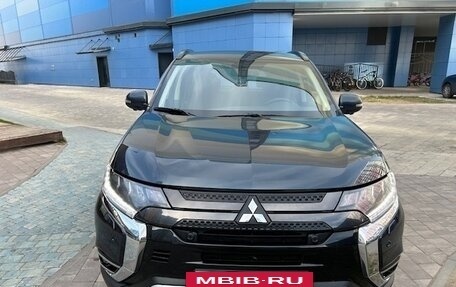 Mitsubishi Outlander III рестайлинг 3, 2021 год, 2 750 000 рублей, 5 фотография