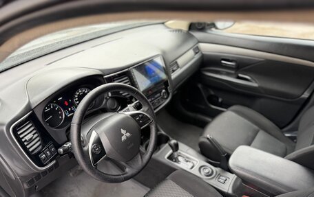 Mitsubishi Outlander III рестайлинг 3, 2013 год, 925 000 рублей, 8 фотография