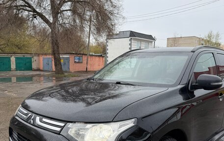 Mitsubishi Outlander III рестайлинг 3, 2013 год, 925 000 рублей, 4 фотография