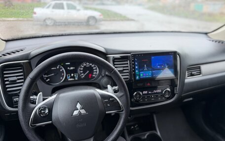 Mitsubishi Outlander III рестайлинг 3, 2013 год, 925 000 рублей, 10 фотография