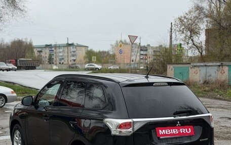 Mitsubishi Outlander III рестайлинг 3, 2013 год, 925 000 рублей, 6 фотография