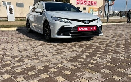 Toyota Camry, 2021 год, 3 750 000 рублей, 3 фотография