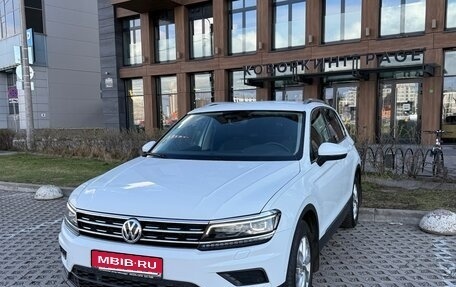 Volkswagen Tiguan II, 2018 год, 2 690 000 рублей, 1 фотография