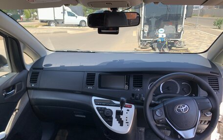 Toyota ISis I, 2012 год, 1 420 000 рублей, 8 фотография